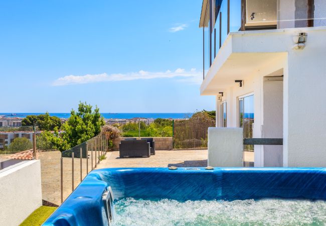 Villa in Salou - Villa PANORAMIC - Only Families  Villa in Salou - Villa PANORAMIC - Only Families