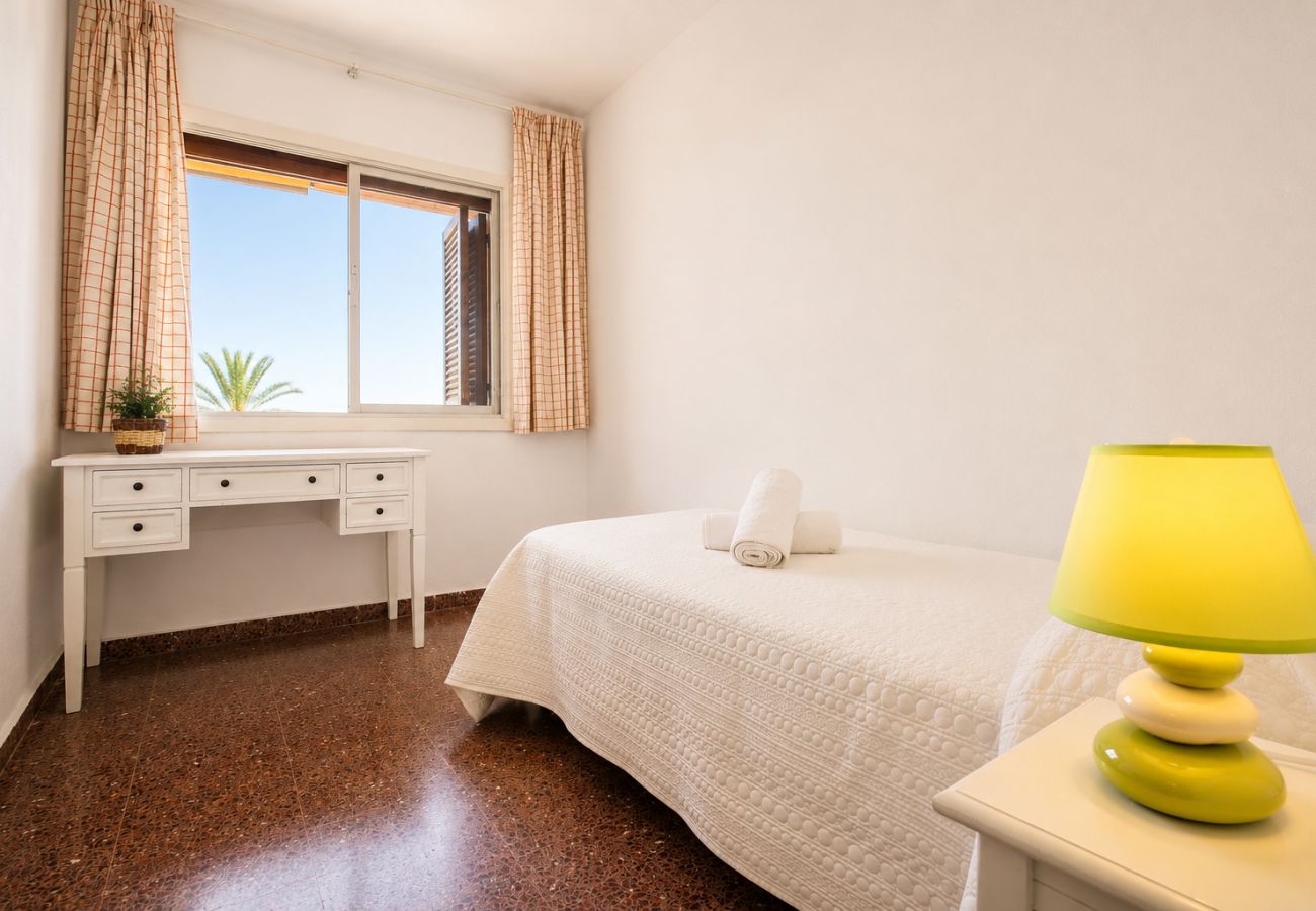 Apartment in Cambrils - 🌊 Sea Views | 4 Bedrooms & Pool