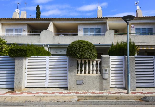 House in Cambrils - QUEVEDO House. Beach at 300m.  House in Cambrils - QUEVEDO House. Beach at 300m.