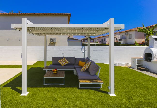 Villa in Salou - Villa AMAZONICA - Only Families Villa in Salou - Villa AMAZONICA - Only Families