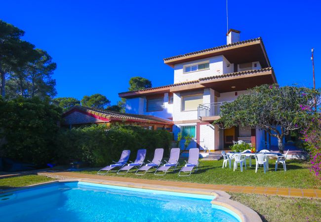 Villa in Salou - Villa SERENA - Only Families  Villa in Salou - Villa SERENA - Only Families