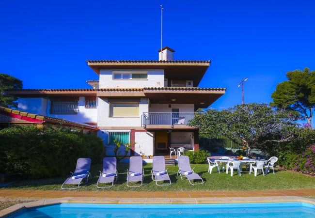 Villa in Salou - Villa SERENA - Only Families  Villa in Salou - Villa SERENA - Only Families