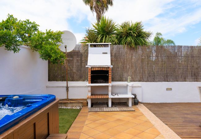 House in Salou - Villa ERA - Jacuzzi and Swimming Pool House in Salou - Villa ERA - Jacuzzi and Swimming Pool
