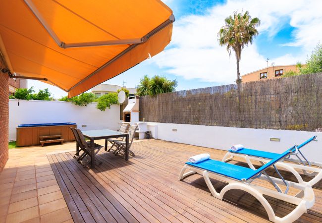 House in Salou - Villa ERA - Jacuzzi and Swimming Pool House in Salou - Villa ERA - Jacuzzi and Swimming Pool