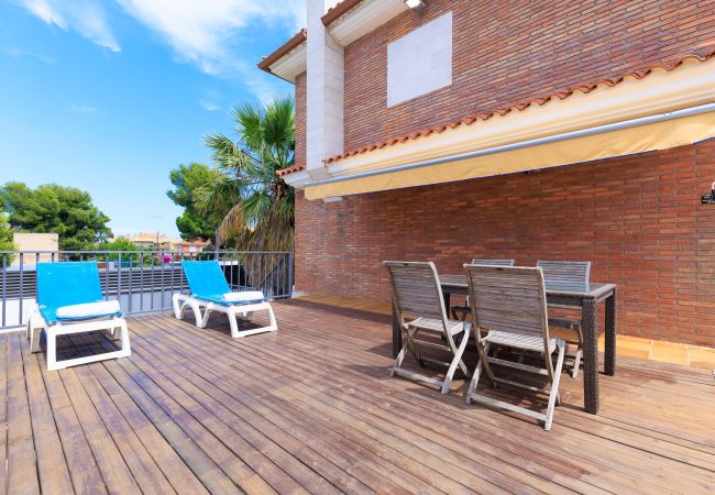 House in Salou - Villa ERA - Jacuzzi and Swimming Pool House in Salou - Villa ERA - Jacuzzi and Swimming Pool