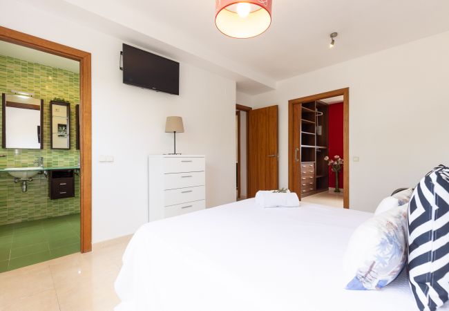 House in Salou - Villa ERA - Jacuzzi and Swimming Pool House in Salou - Villa ERA - Jacuzzi and Swimming Pool