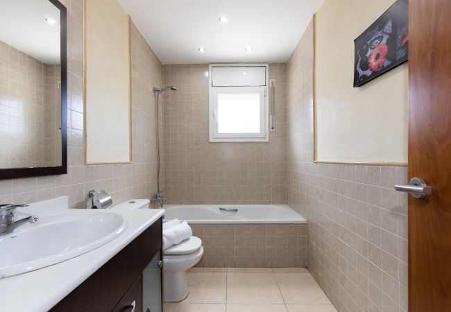 House in Salou - Villa ERA - Jacuzzi and Swimming Pool House in Salou - Villa ERA - Jacuzzi and Swimming Pool