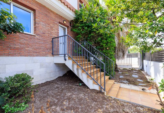 House in Salou - Villa ERA - Jacuzzi and Swimming Pool House in Salou - Villa ERA - Jacuzzi and Swimming Pool