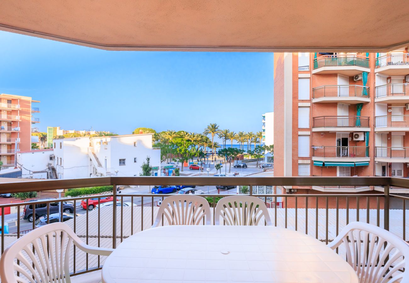 Apartment in La Pineda - 🏖️ Beach 200m Away | Pool & Renovated Apartment