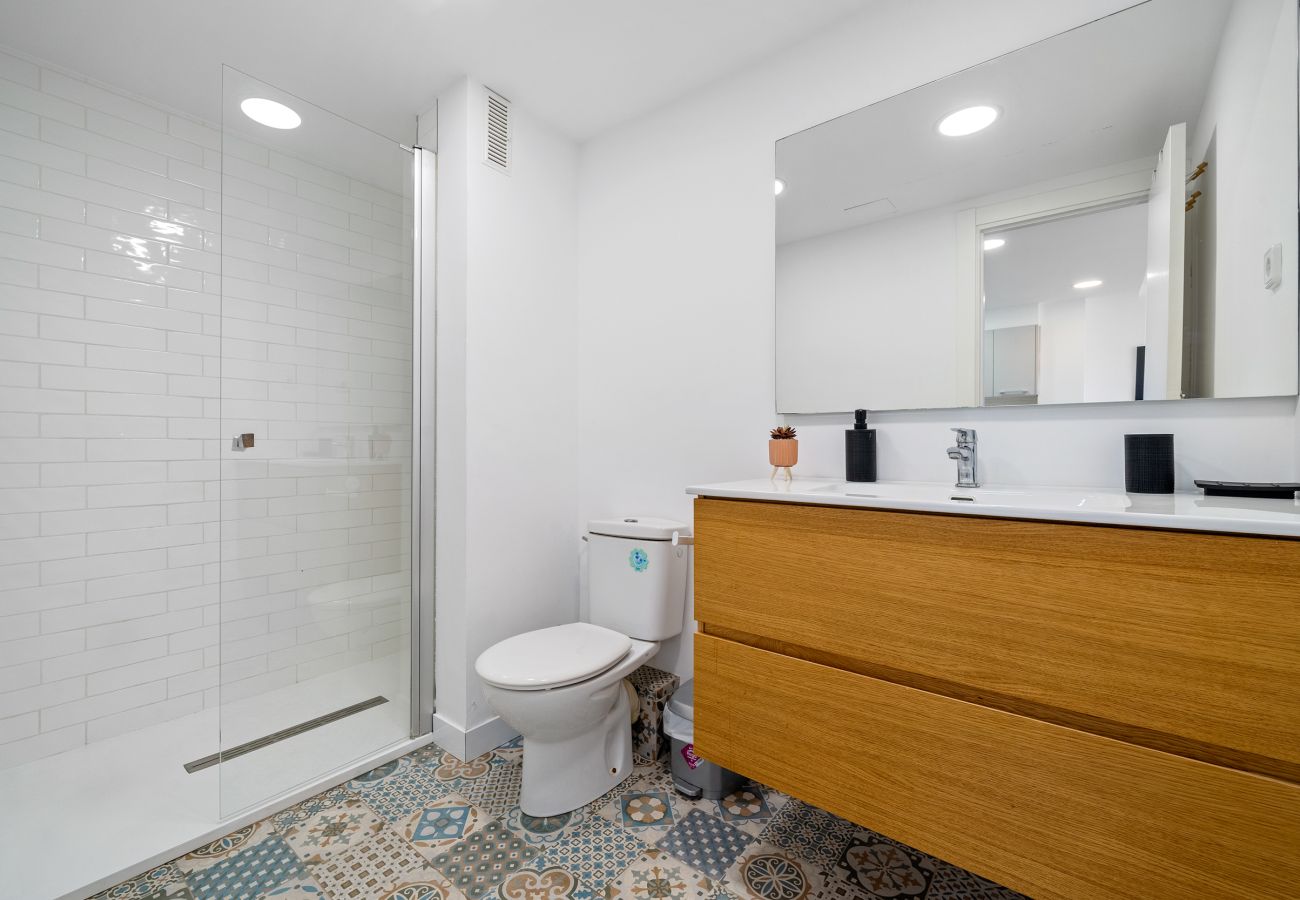 Apartment in La Pineda - 🏖️ Beach 200m Away | Pool & Renovated Apartment