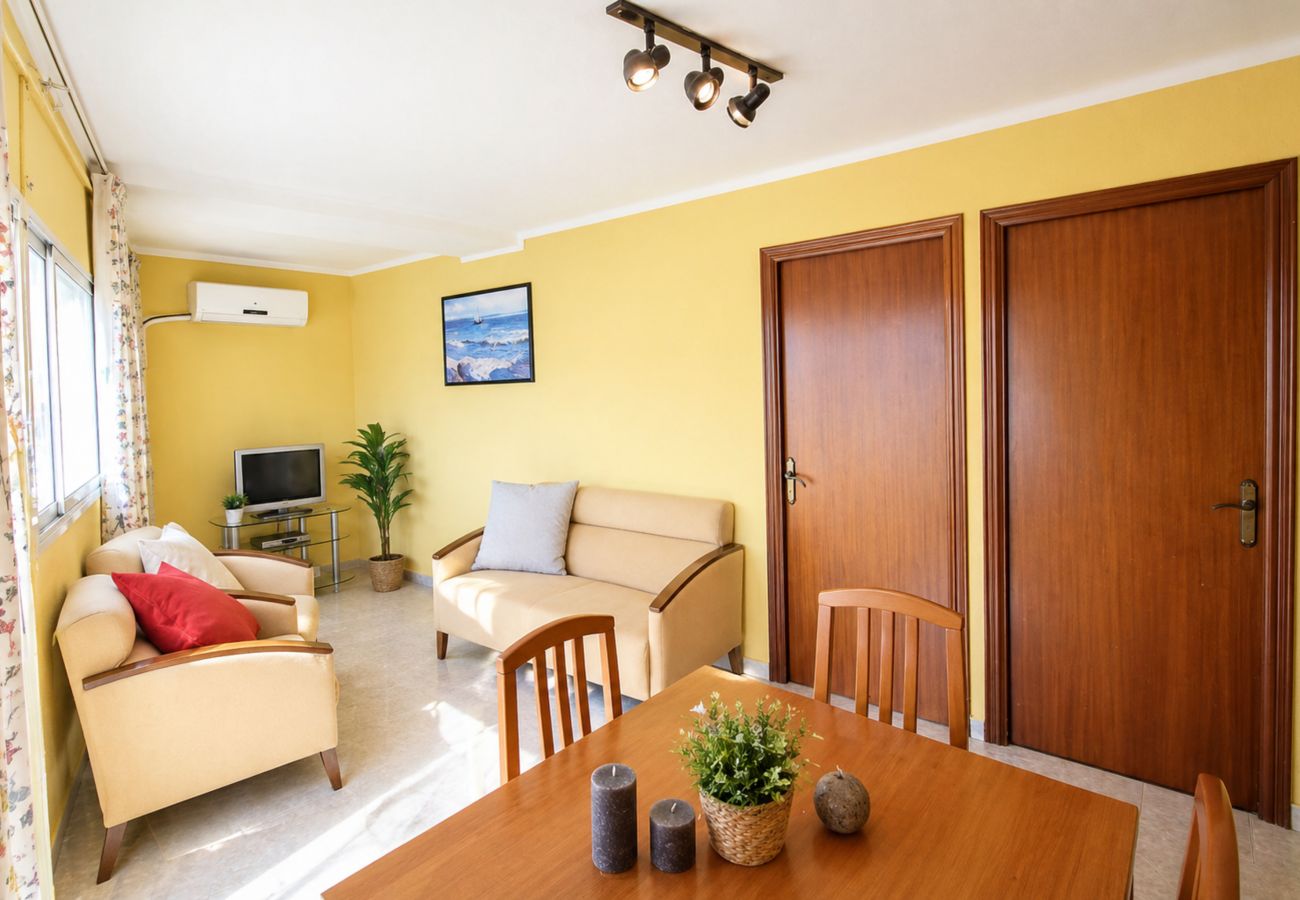 Appartement à La Pineda - Appartement climatisé face à la plage 