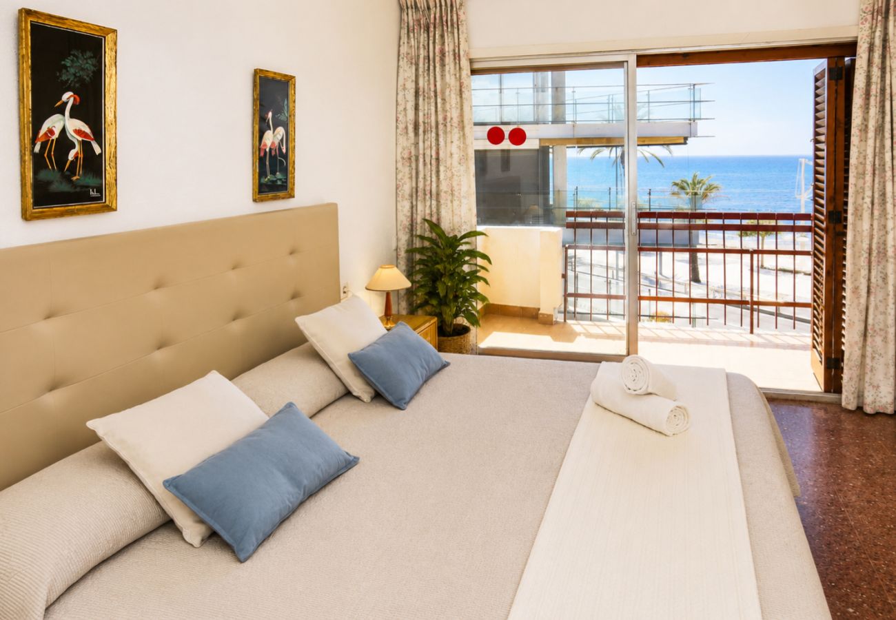 Appartement à Cambrils - 🌊 Vue sur Mer | 4 Chambres et Piscine
