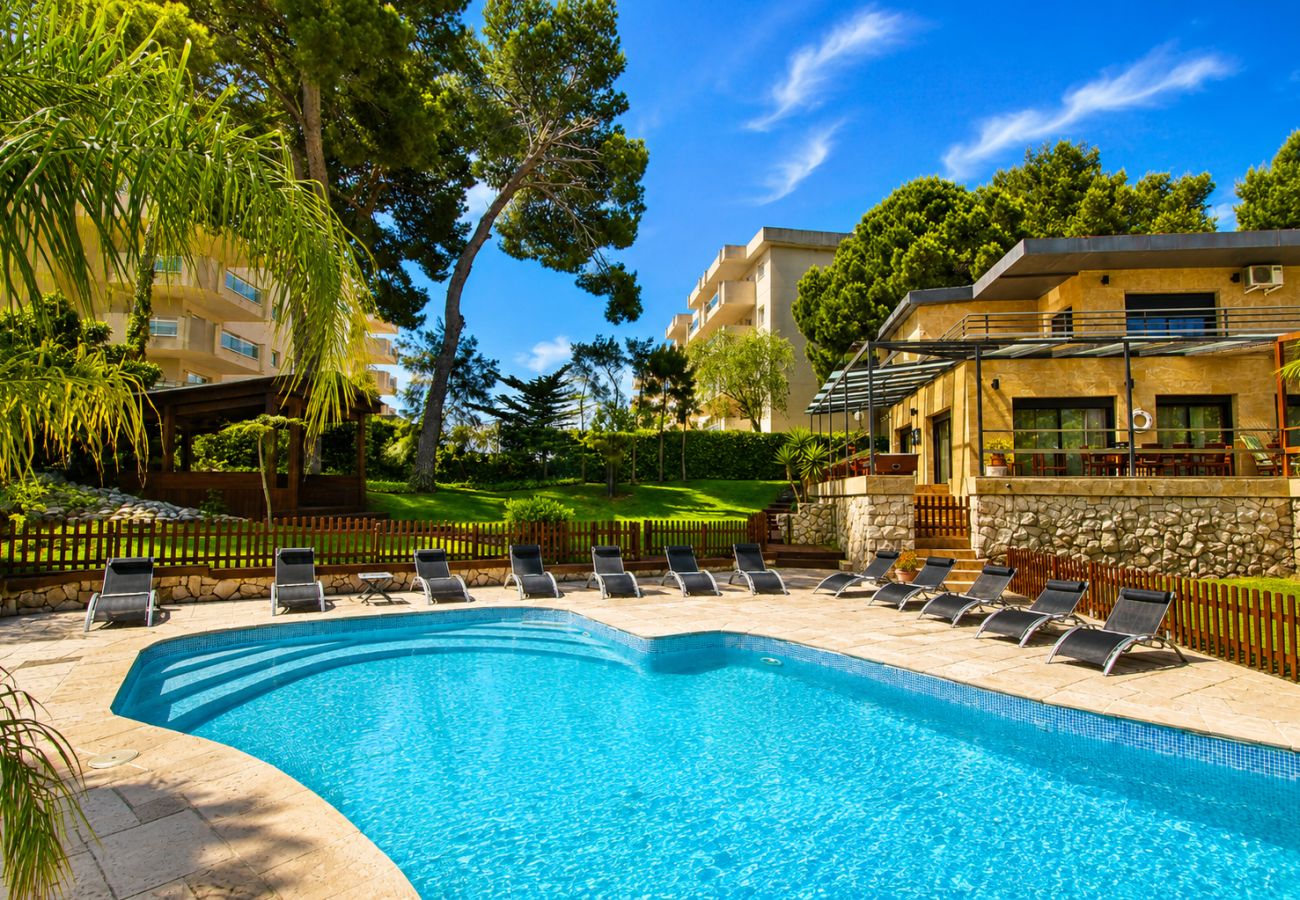 Villa à Salou - Piscine Privée au Milieu des Pins