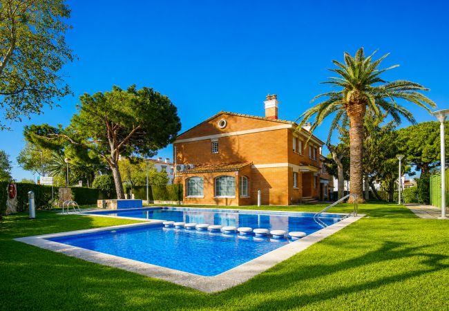 Дом на Cambrils - OXFOR - Terraced House with Communal Pool
