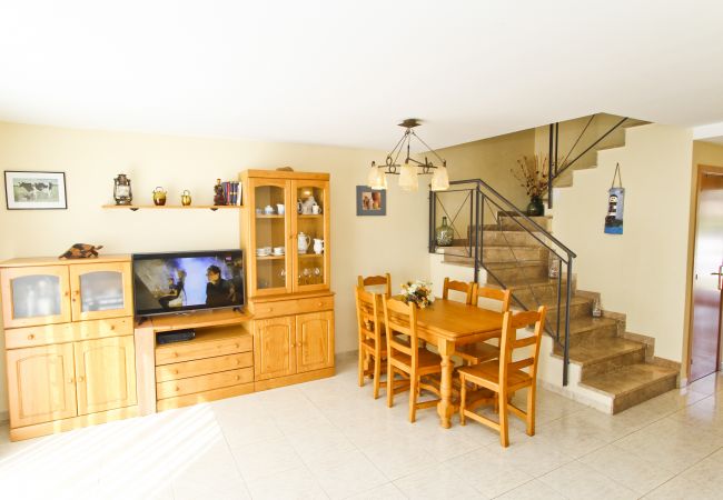Дом на Cambrils - OLIVERS Таунхаус с общим бассейном, пляж в 300м Дом на Cambrils - OLIVERS Таунхаус с общим бассейном, пляж в 300м
