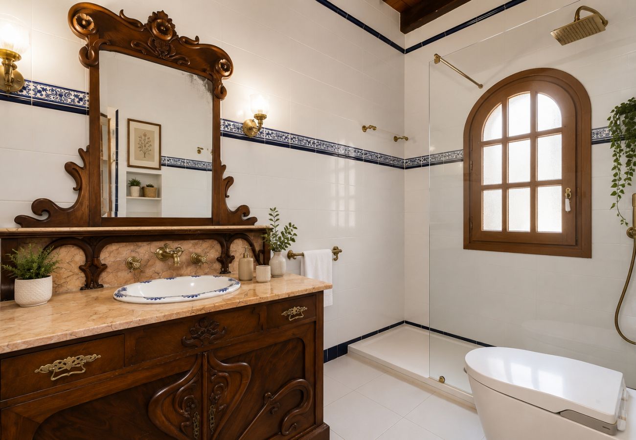 Вилла на Камбрильс - A peaceful villa with a swimming pool by the sea