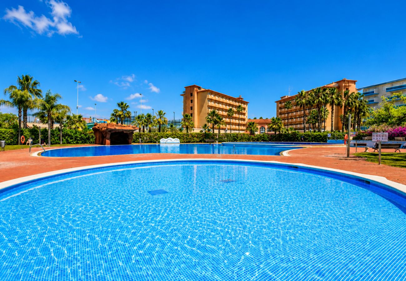 Апартаменты на Ла Пинеда - Family-Friendly Resort Los Juncos | Pool & Beach