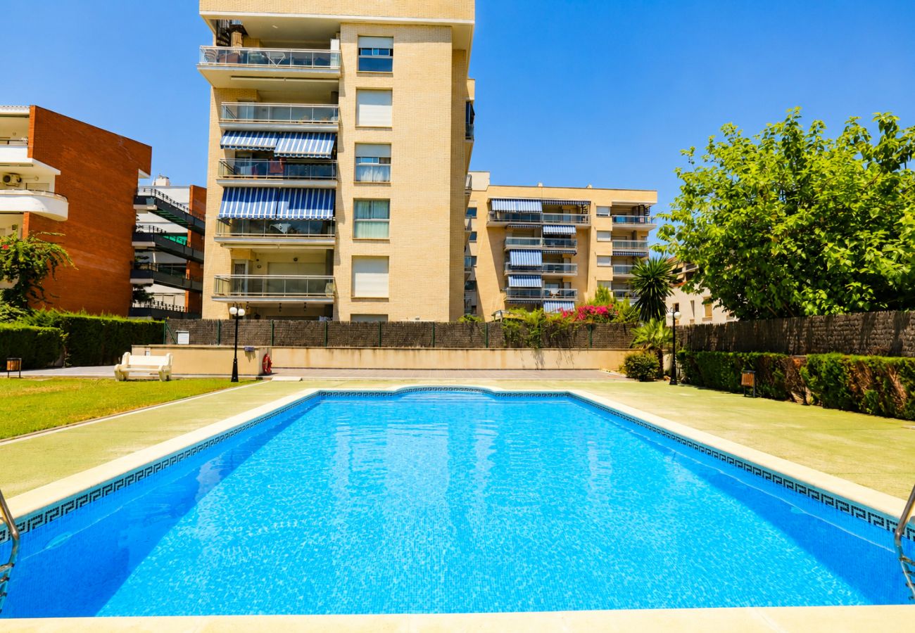 Апартаменты на Ла Пинеда - Apartamento con piscina junto a la playa