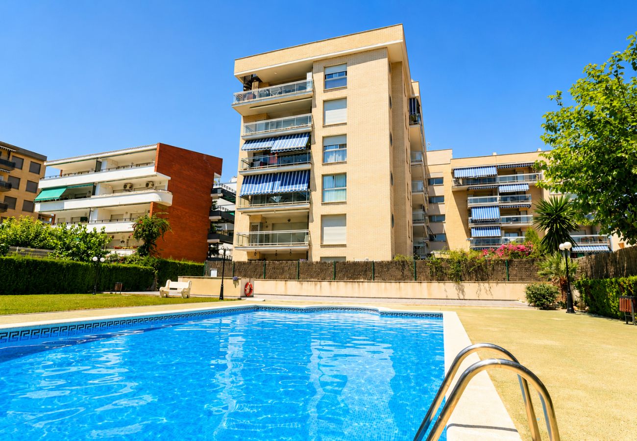 Апартаменты на Ла Пинеда - Apartamento con piscina junto a la playa