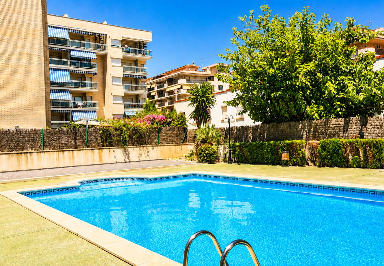 Апартаменты на Ла Пинеда - Apartamento con piscina junto a la playa