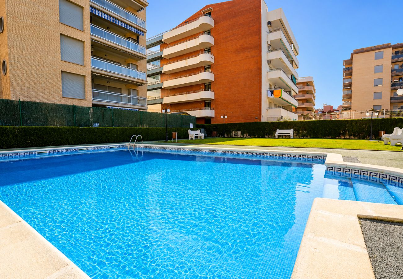 Апартаменты на Ла Пинеда - Apartamento con piscina junto a la playa
