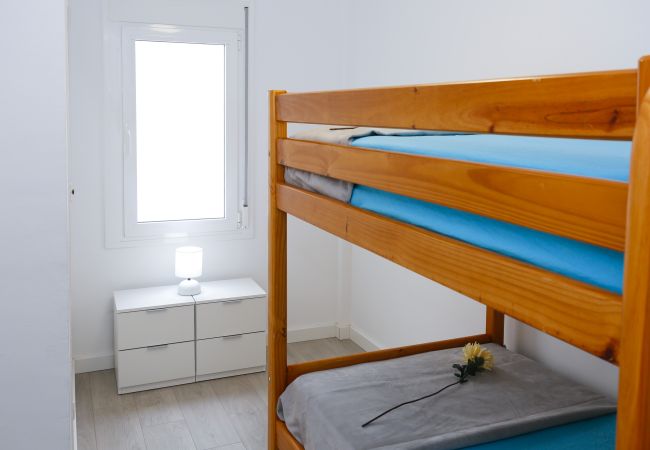 Апартаменты на La Pineda - PINEDA 7 с общим бассейном, пляж в 100м Апартаменты на La Pineda - PINEDA 7 с общим бассейном, пляж в 100м