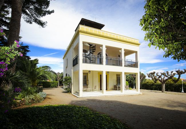 Вилла на Vila Seca - Villa COLONIAL  Вилла на Vila Seca - Villa COLONIAL