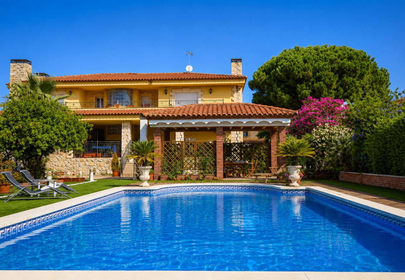 Вилла на Камбрильс - MAGNIFICA Villa Only Families