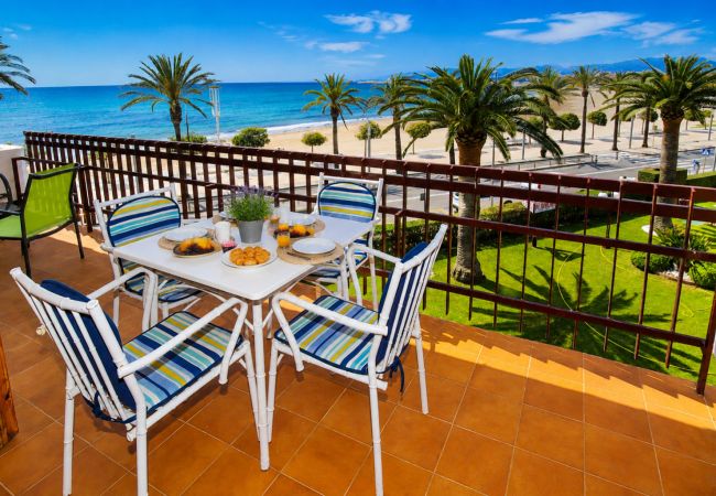 Апартаменты на Cambrils - 🌊 Sea Views | 4 Bedrooms & Pool