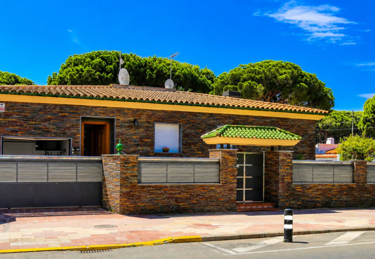 Вилла на Камбрильс - Family villa with barbecue and spa