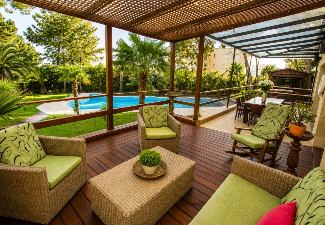 Вилла на Салоу - Private Pool Among Mediterranean Pines
