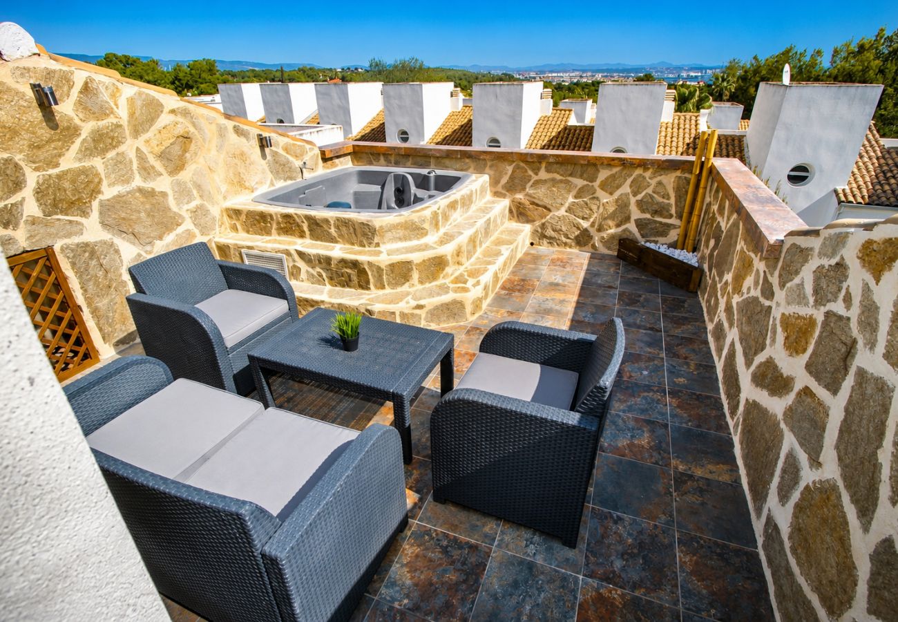Дом на Салоу - NATURE PLUS - Barbecue - Jacuzzi - Pool