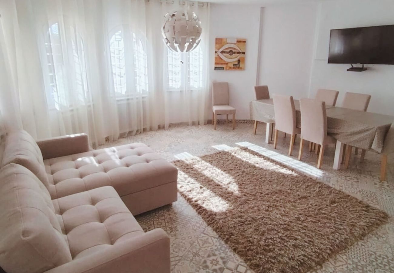 Вилла на Камбрильс - Villa SANTORINI