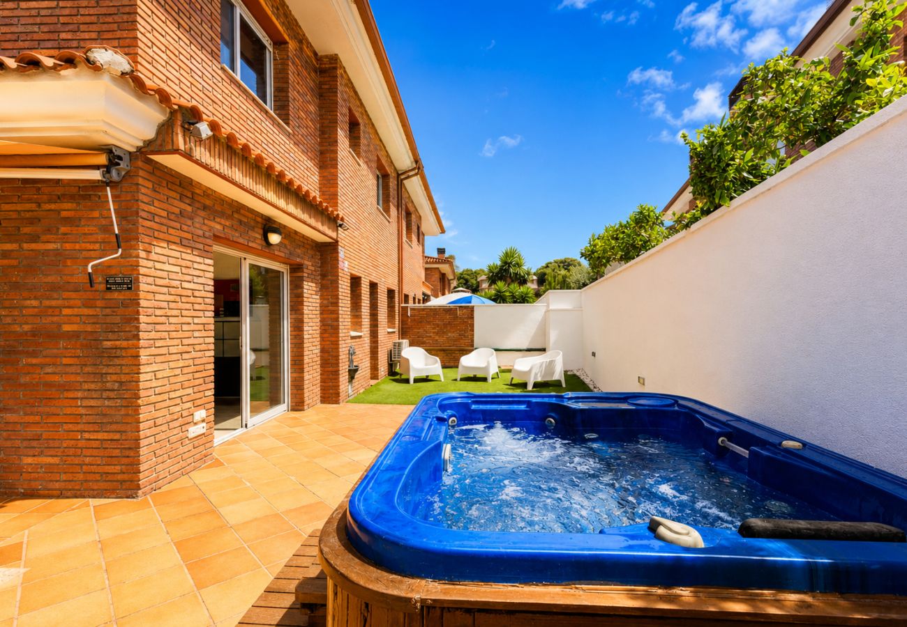 Дом на Салоу - Villa ERA - Jacuzzi and Swimming Pool