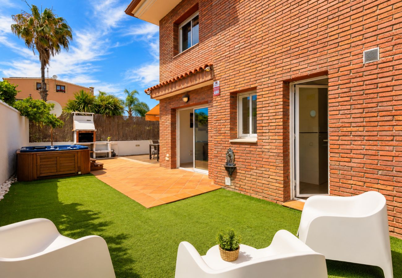 Дом на Салоу - Villa ERA - Jacuzzi and Swimming Pool