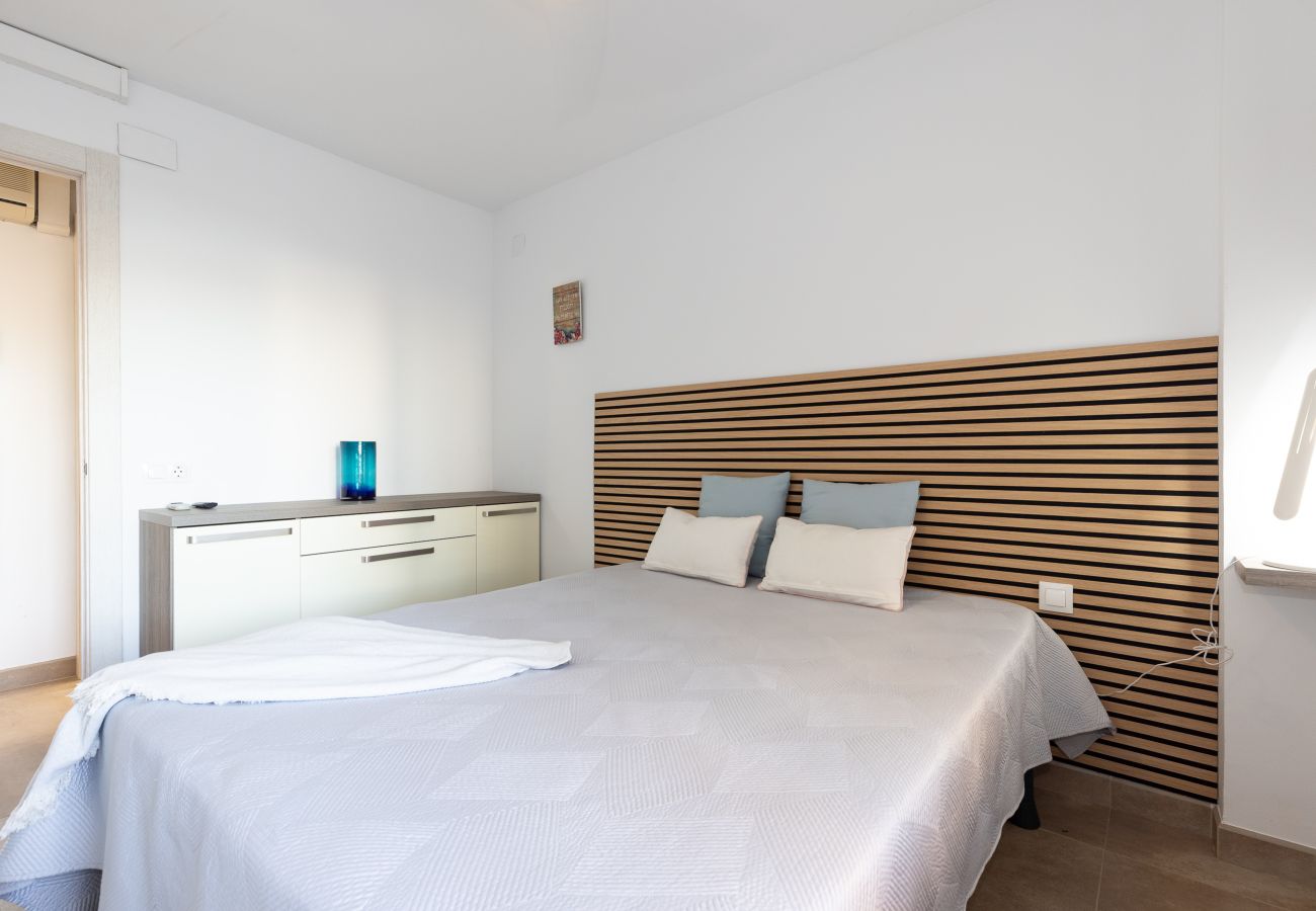 Апартаменты на Ла Пинеда - 🏖️ Beach 200m Away | Pool & Renovated Apartment
