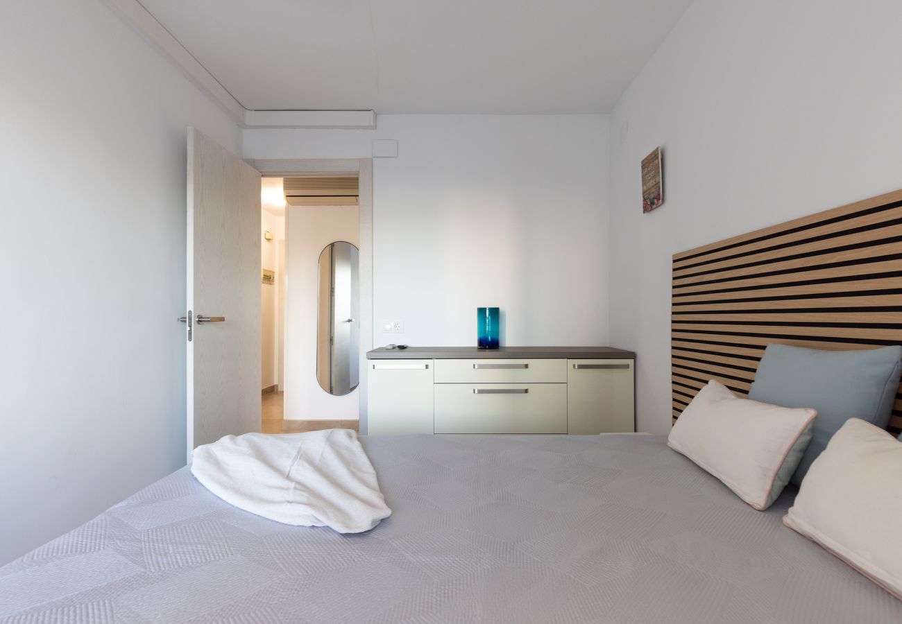 Апартаменты на Ла Пинеда - 🏖️ Beach 200m Away | Pool & Renovated Apartment