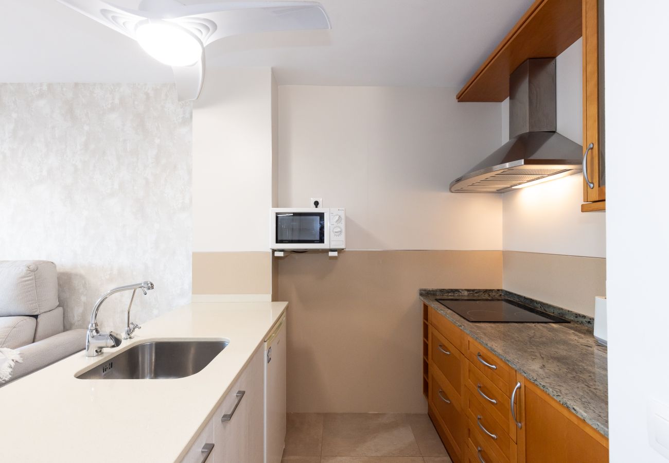 Апартаменты на Ла Пинеда - 🏖️ Beach 200m Away | Pool & Renovated Apartment