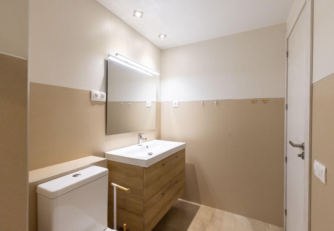 Апартаменты на Ла Пинеда - 🏖️ Beach 200m Away | Pool & Renovated Apartment